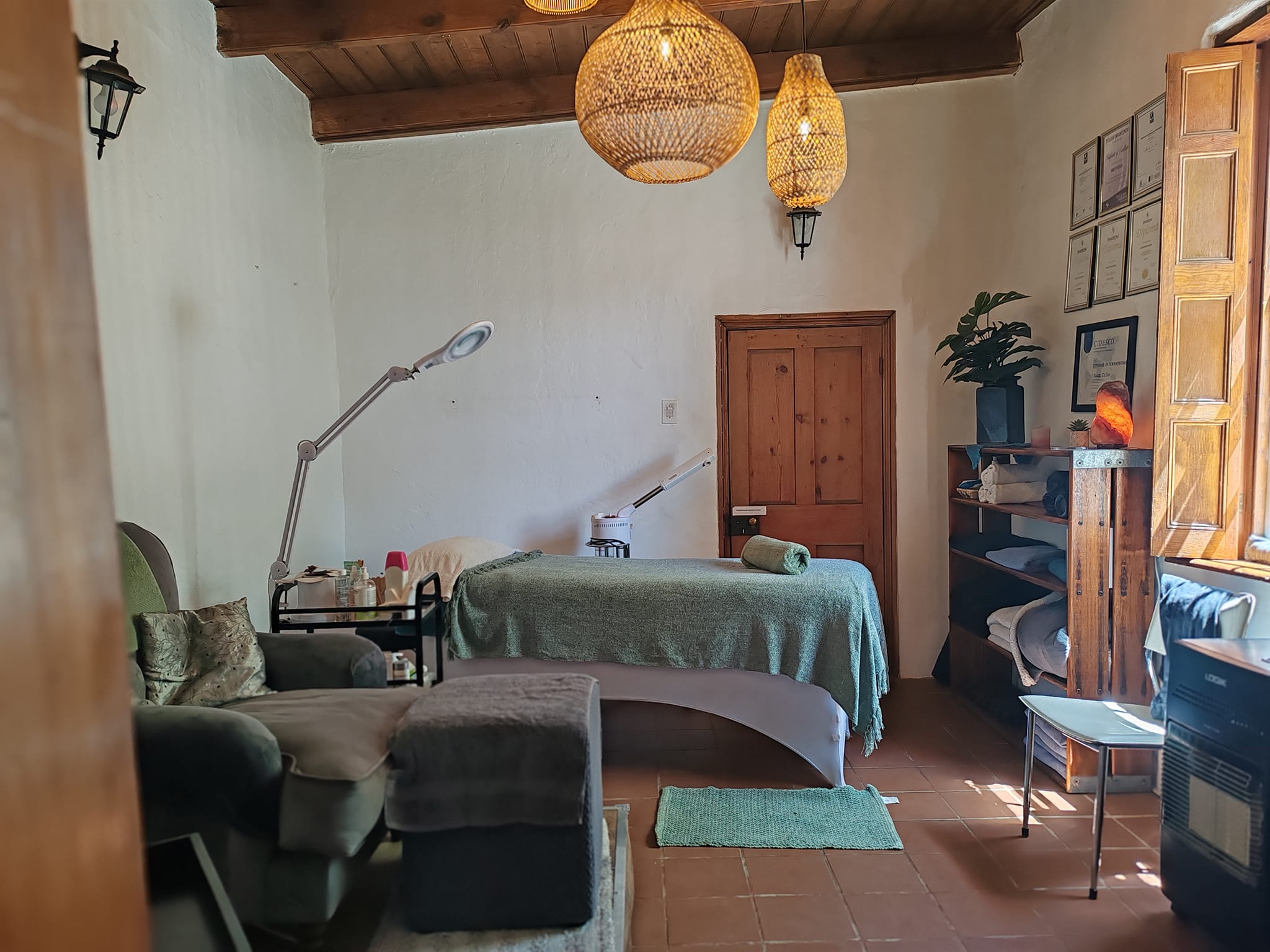 Inside the Estética by Minette salon